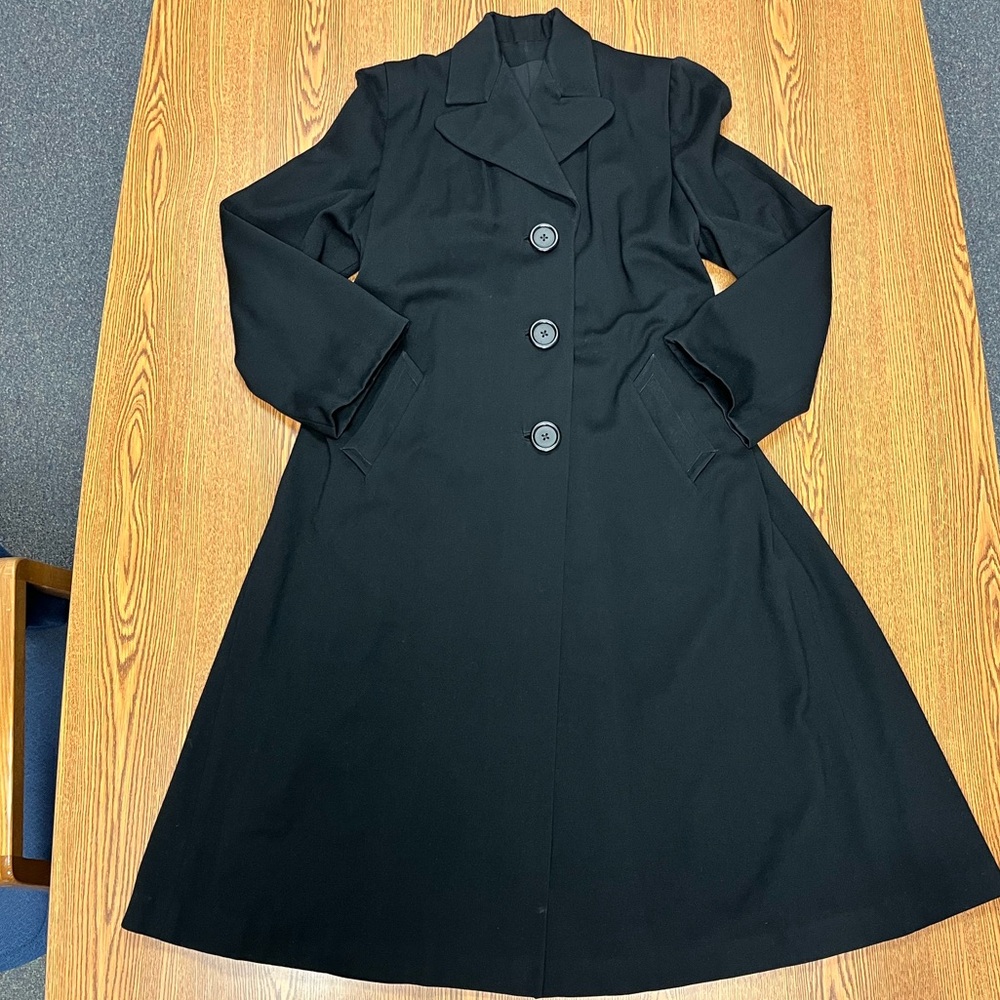 1940s Long Black Swing Coat A-line. 100% virgin wool. 3/4 sleeves. Fully lined.
